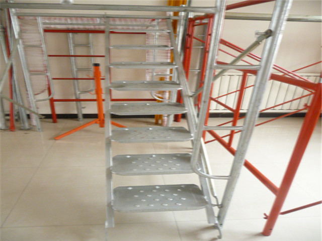 Steel scaffolding walking board